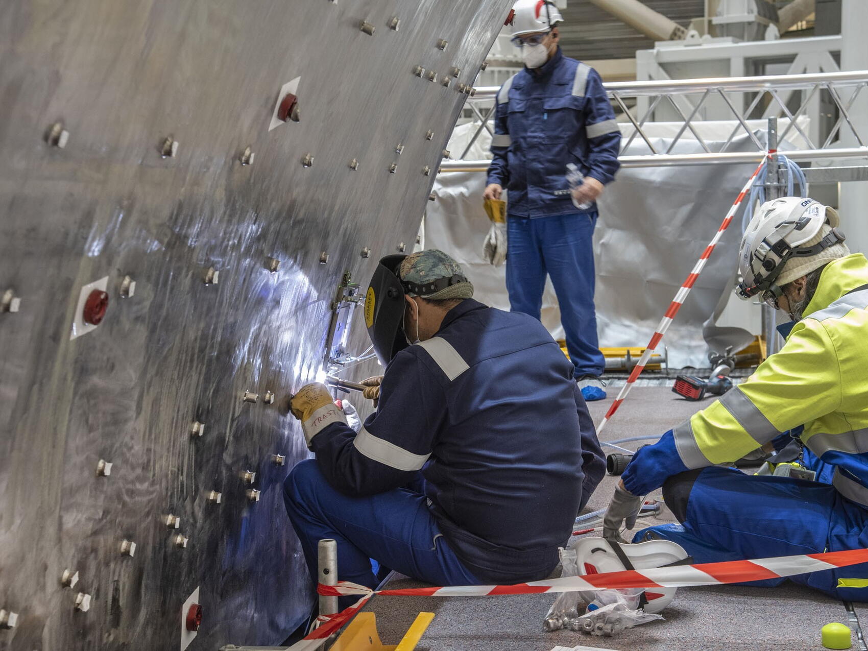 First confinement barrier