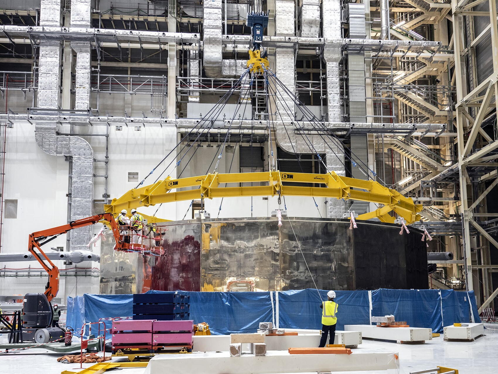 One hook, 18 attachment interfaces